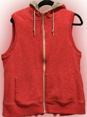 Antigua Women’s XL Red Sherpa Lined Hooded Vest Full Zip Pockets Cozy Athleisure